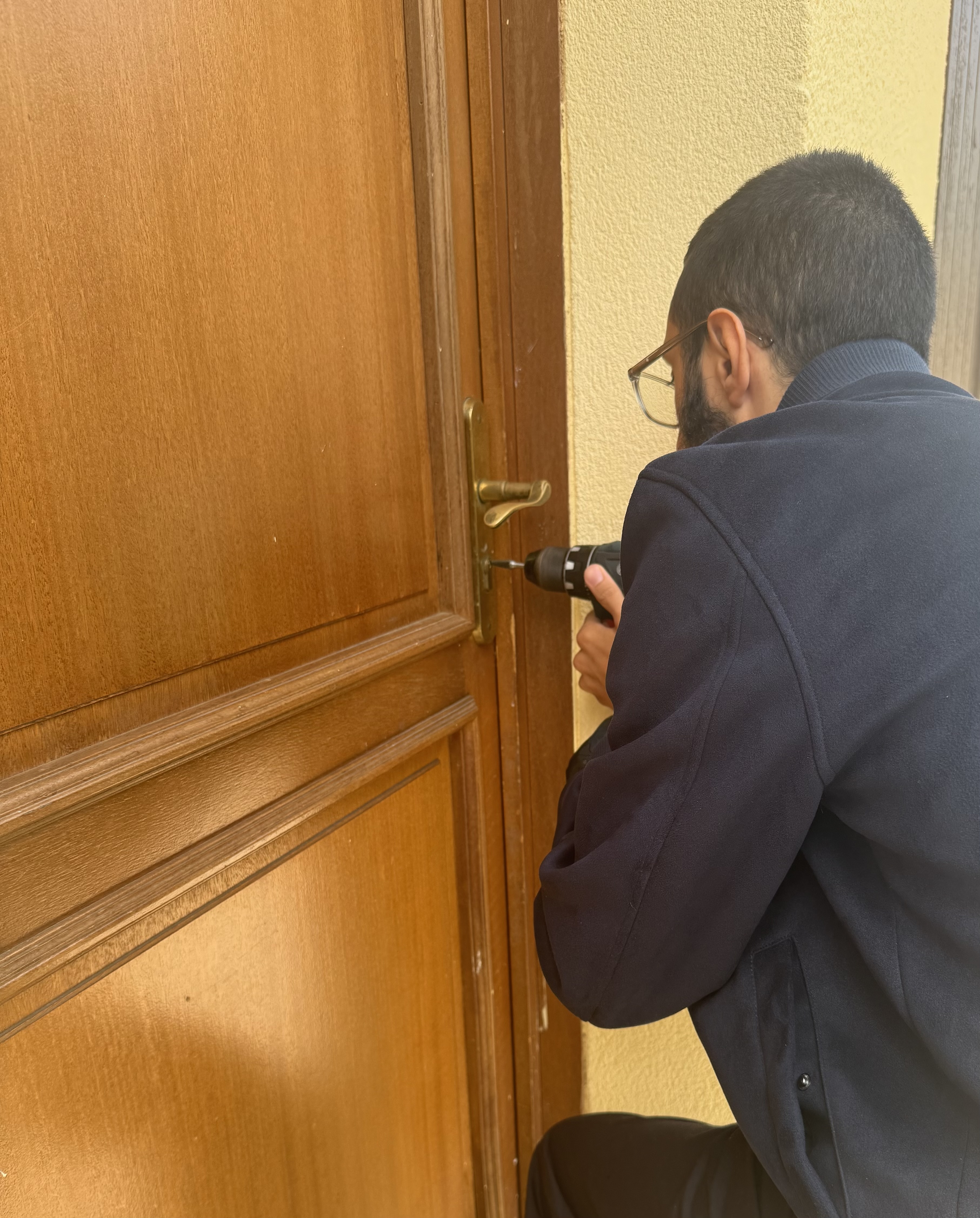 Serrurier réalisant une ouverture de porte à Dreux